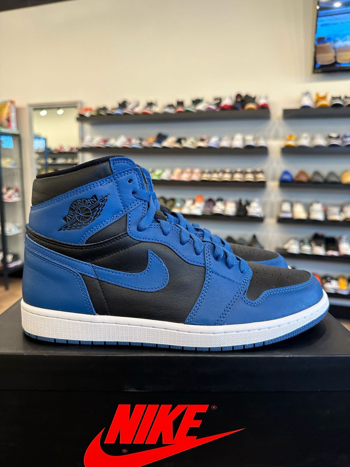 Jordan 1 Marina Blue Size 11 Pre-Owned