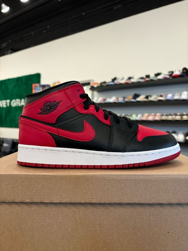 Jordan 1 Mid Banned Size 6Y (7.5W) Brand New (No Box)