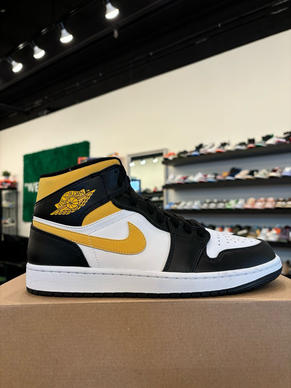 Jordan 1 Mid Yellow Black Size 9.5 Brand New (No Box)
