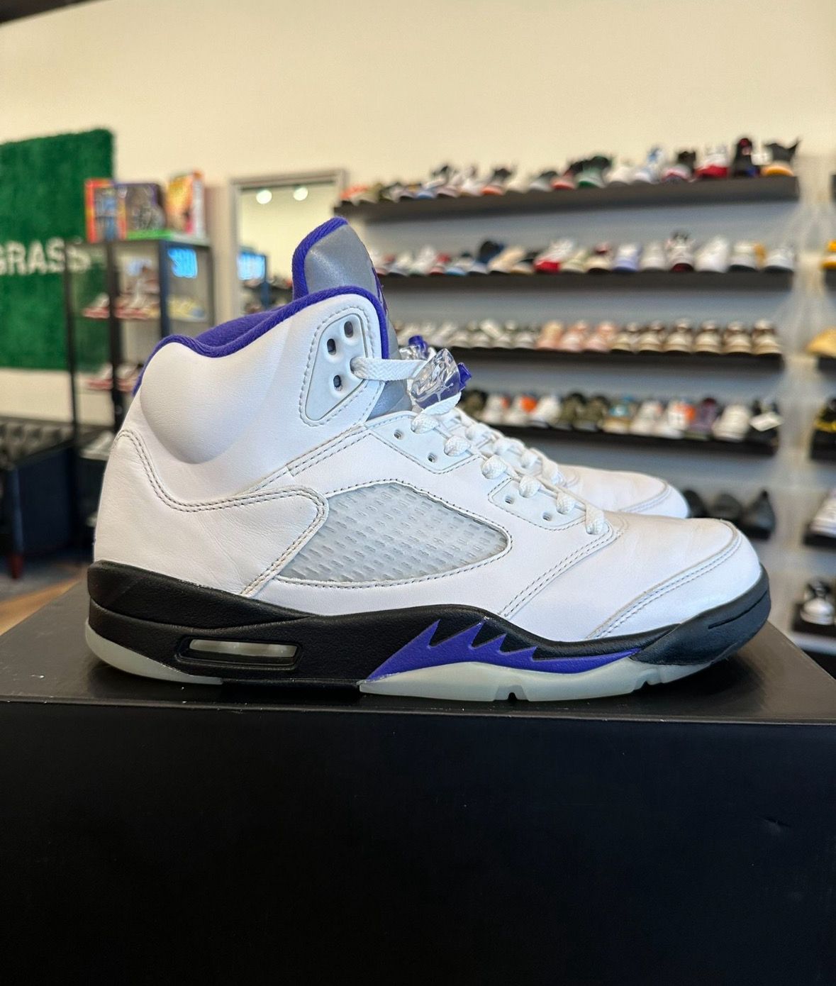 Jordan 5 Dark Concord Size 10 Pre-Owned