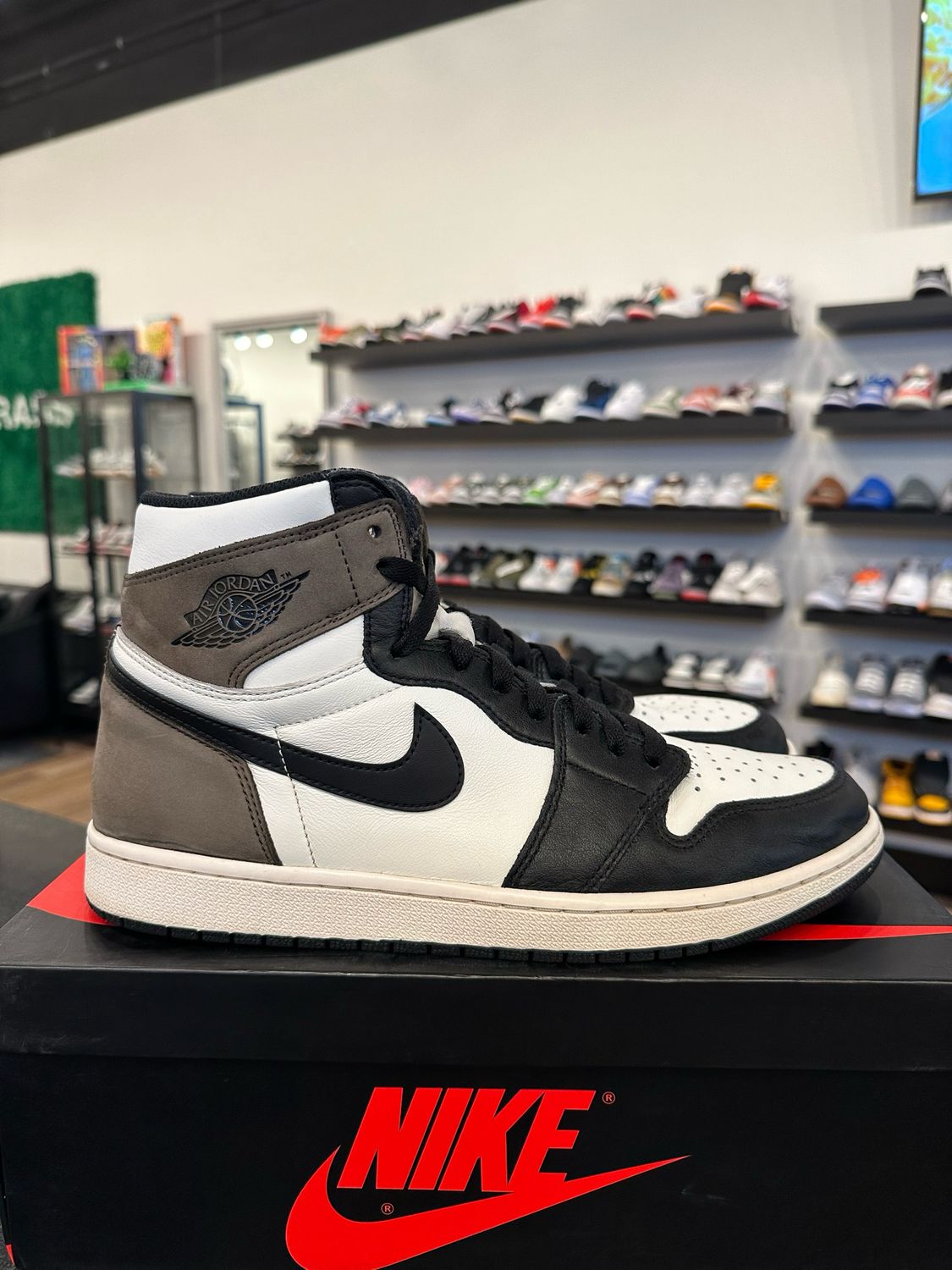 Jordan 1 Mocha Size 12 Pre-Owned