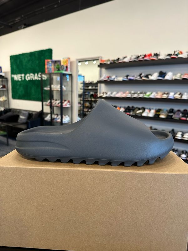 Yeezy Slide Slate Grey Size 10 Brand New