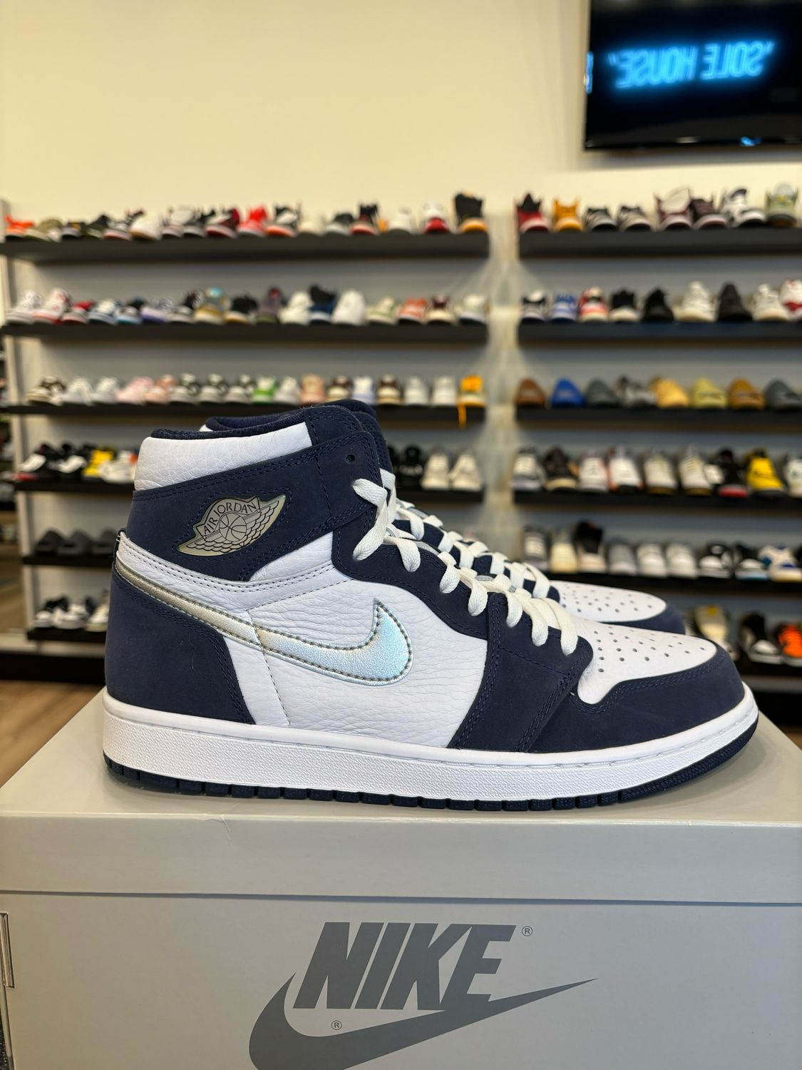 Jordan 1 Midnight Navy Size 10 Pre-Owned