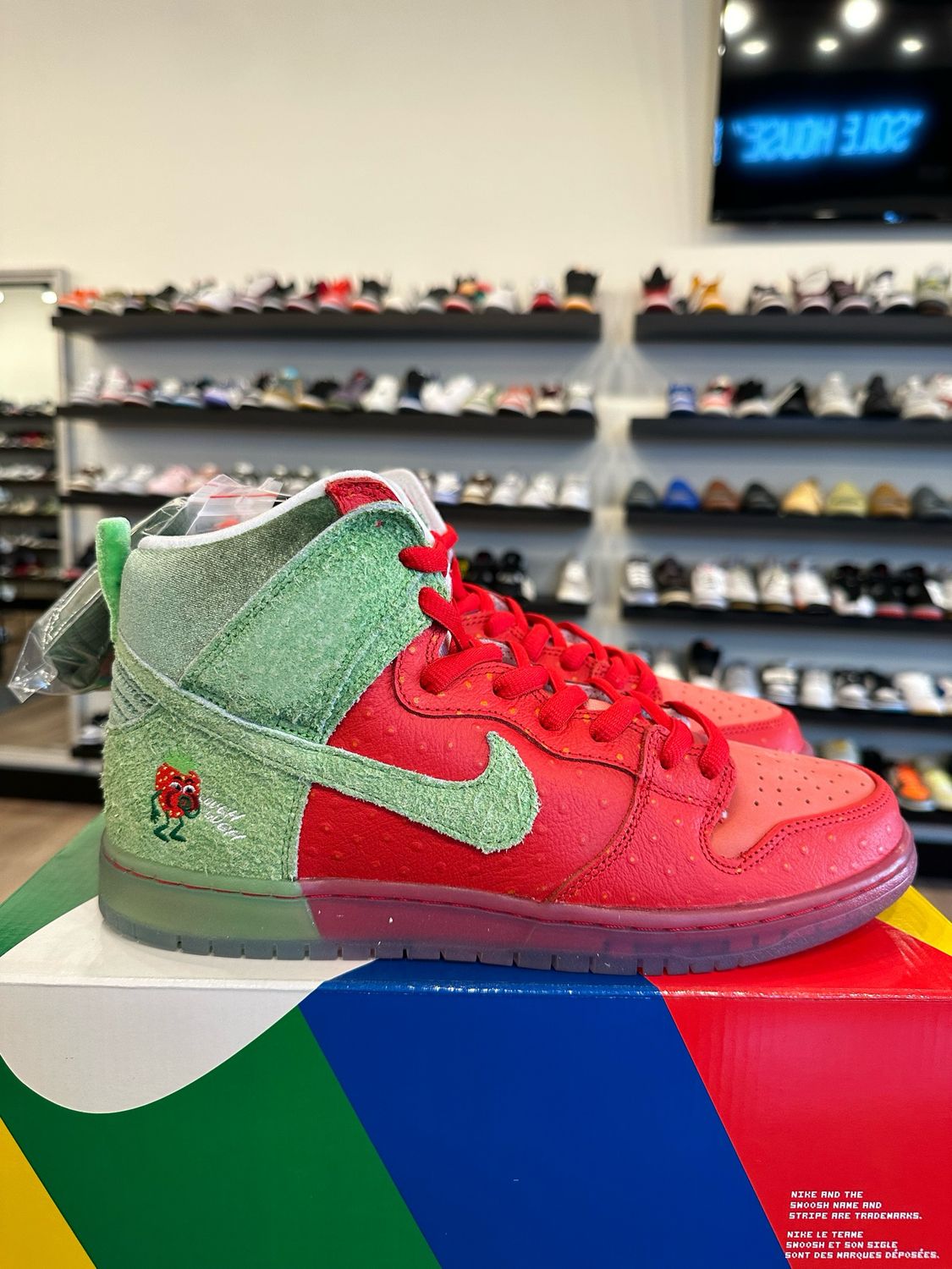 Nike SB Dunk High Strawberry Cough Size 11 Brand New