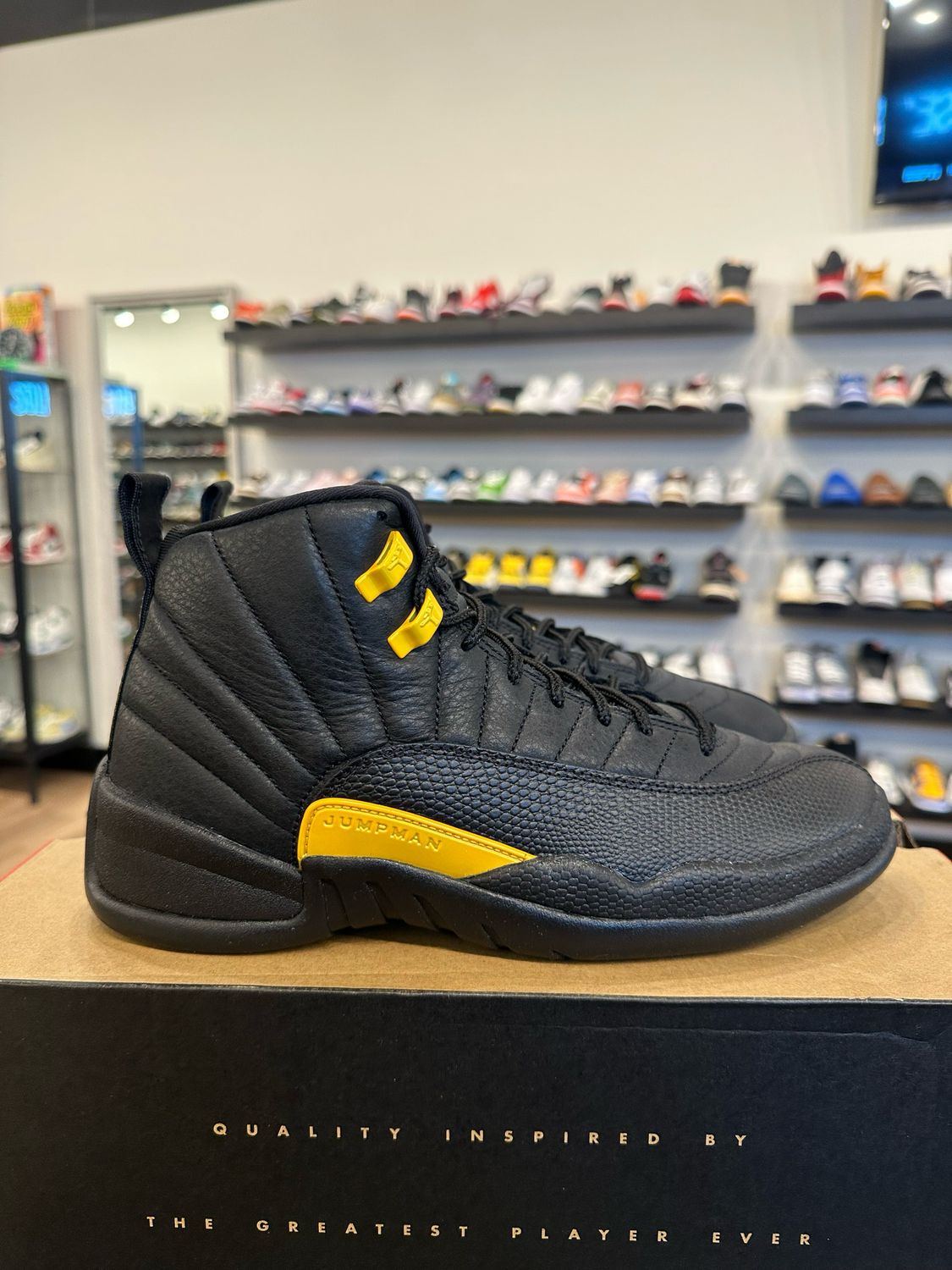 Jordan 12 Black Taxi Size 8.5 Pre-Owned