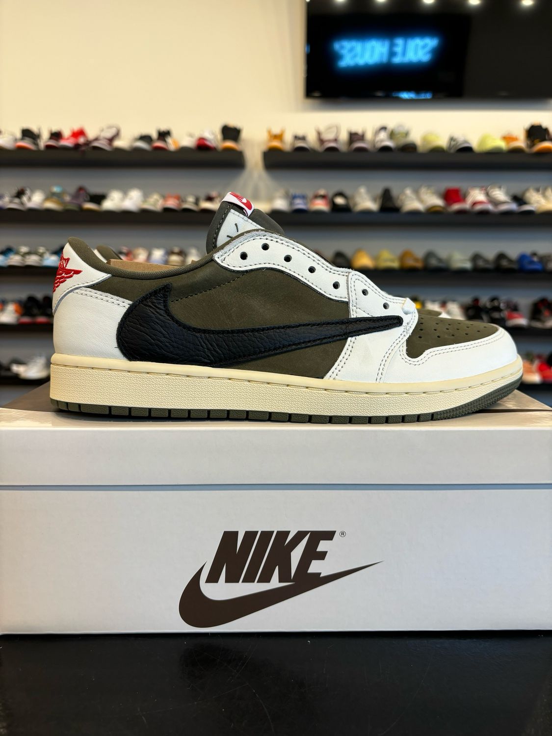 Jordan 1 Low Travis Scott Medium Olive Size 9 Brand New