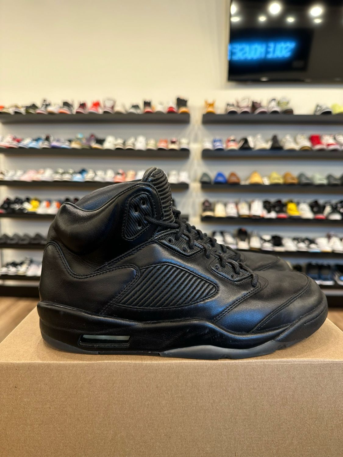Jordan 5 Premium Black Size 10 Pre-Owned (No Box)