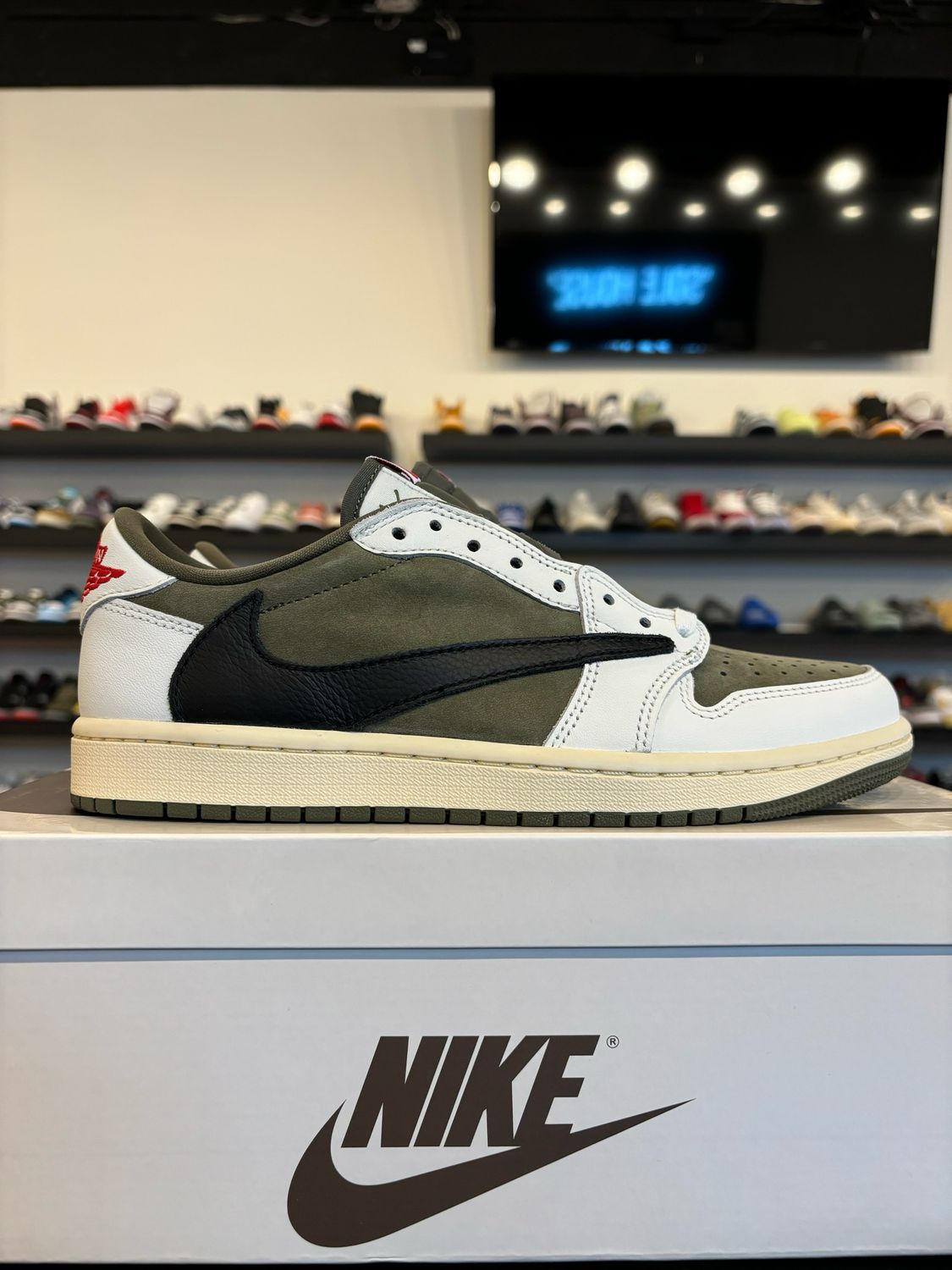 Jordan 1 Low Travis Scott Medium Olive Size 8 Brand New