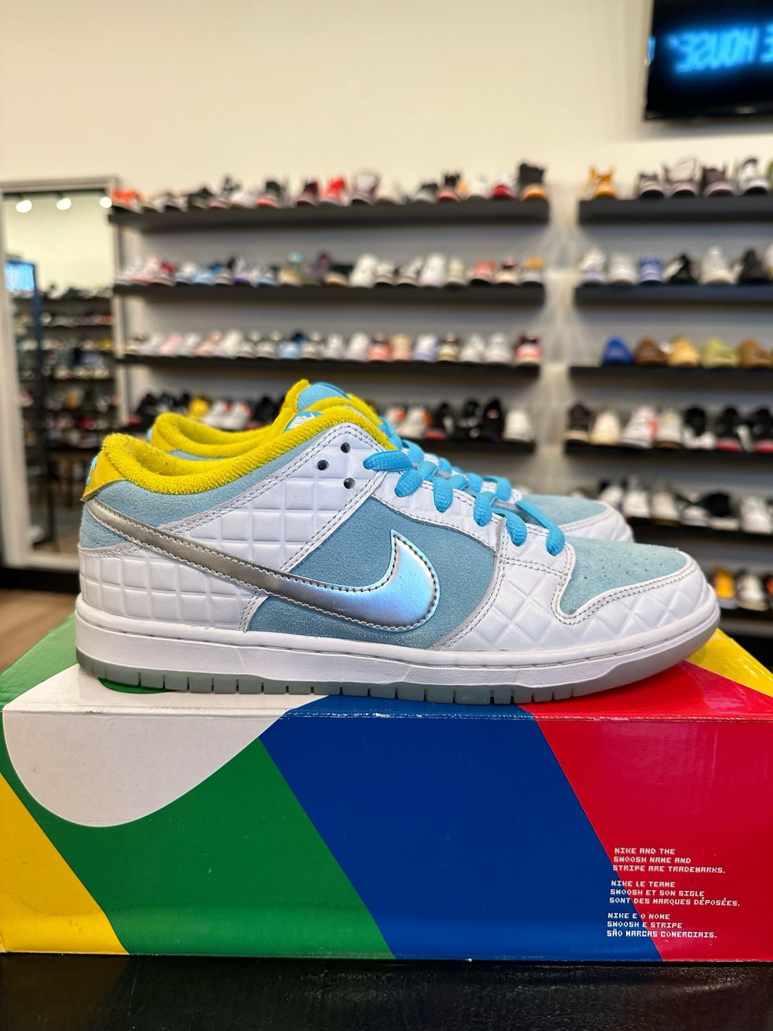 Nike SB Dunk Low FTC Lagoon Size 8.5 Pre-Owned