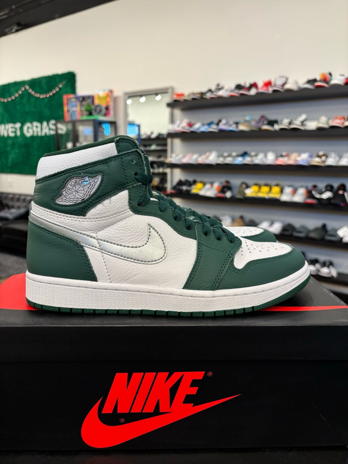 Jordan 1 Gorge Green Size 8.5 Pre-Owned