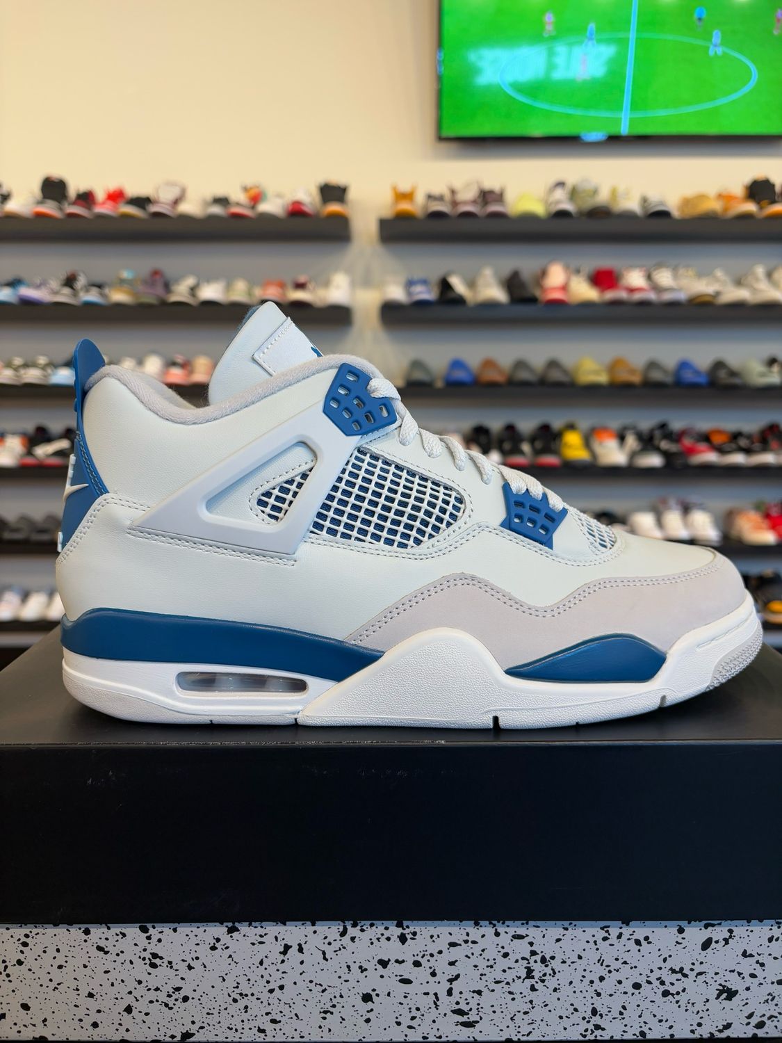 Jordan 4 Military Blue Size 11 Brand New