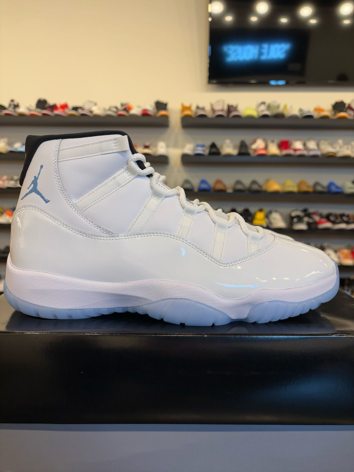 Jordan 11 Legend Blue 2024 Size 13 Brand New