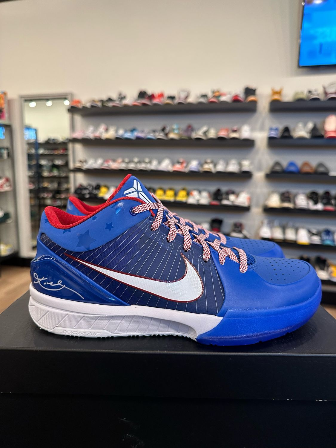 Nike Kobe 4 Philly Size 8.5 Brand New