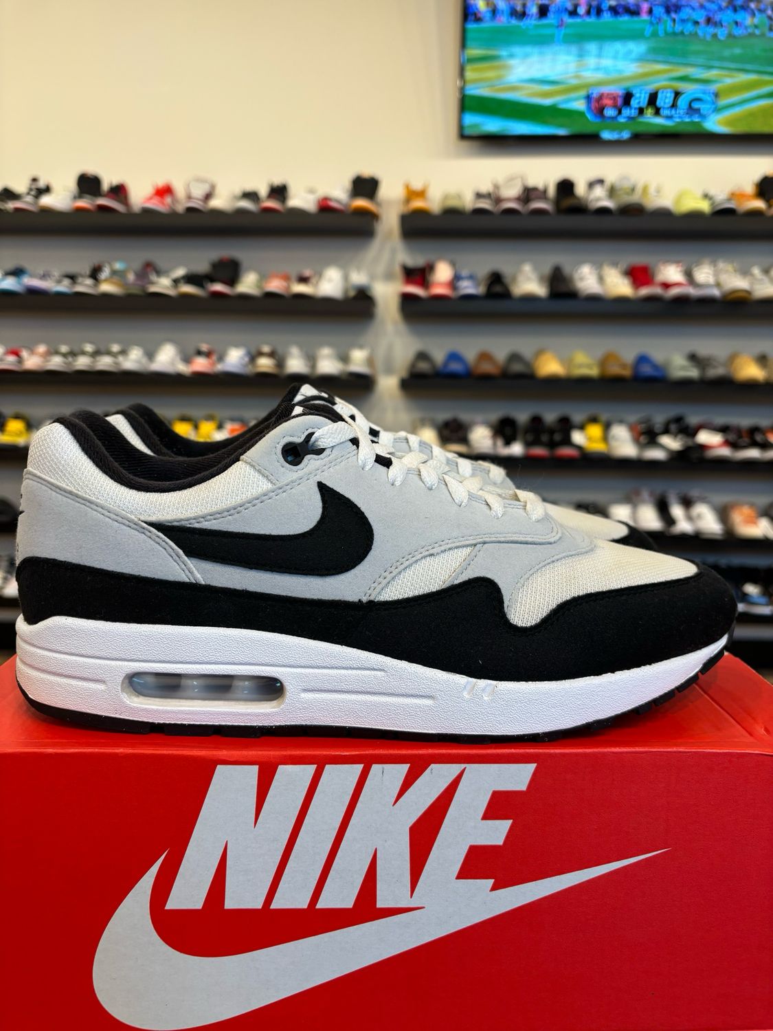 Nike Air Max 1 White Black Size 11.5 Pre-Owned