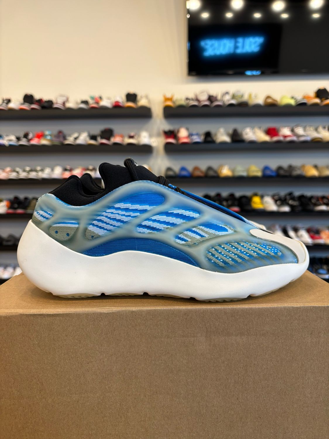 Yeezy 700 V3 Arzareth Size 6.5 (8W) Brand New