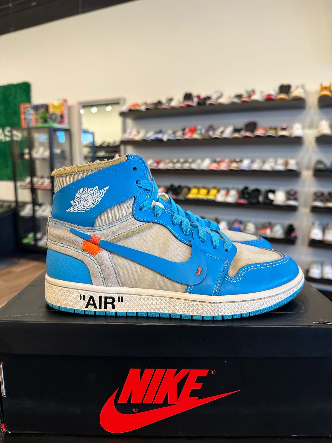 Jordan 1 Off-White UNC Size 7 (8.5W) Pre-Owned