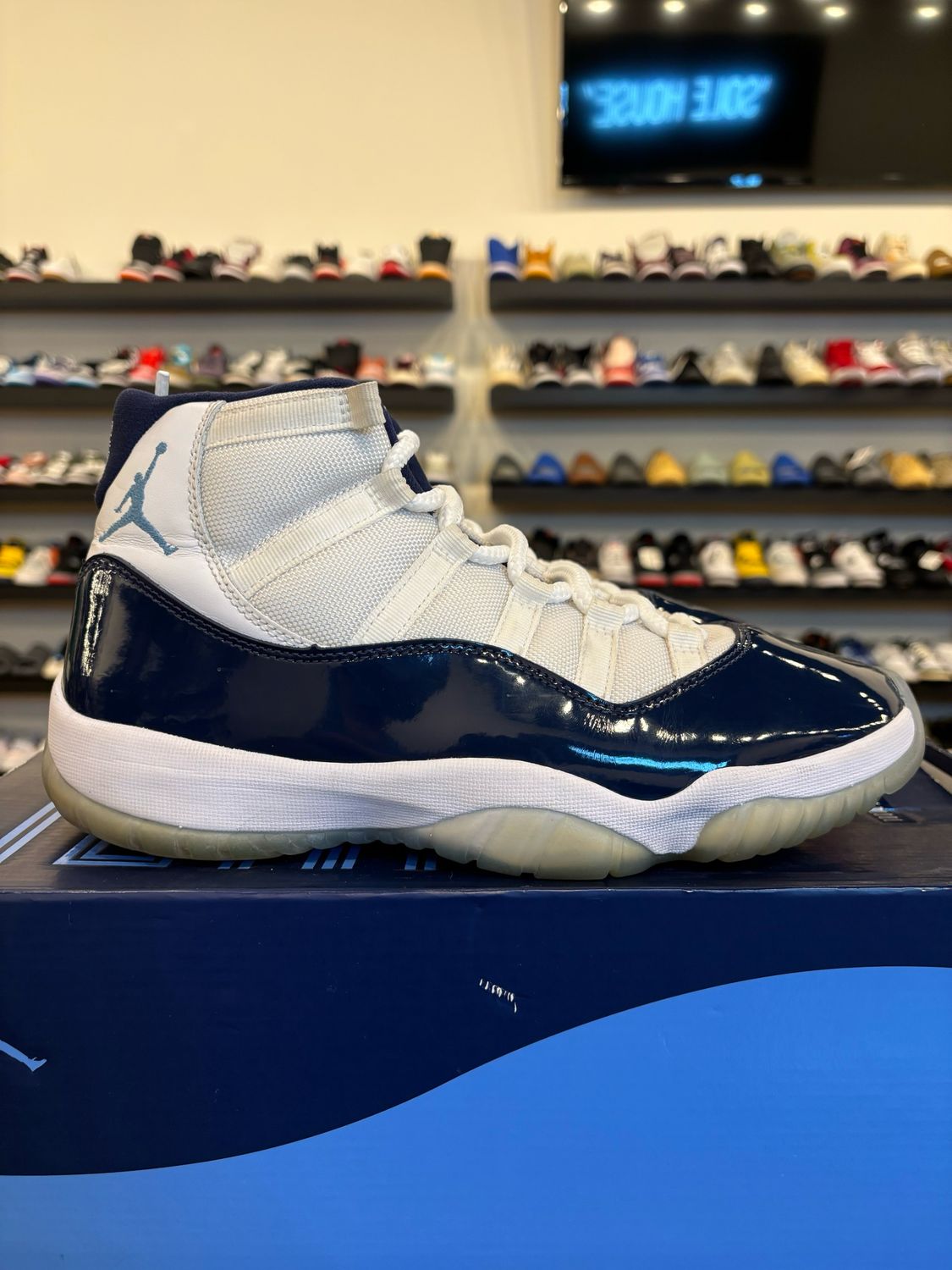 Jordan 11 Win Like 82 Size 10 Pre-Owned