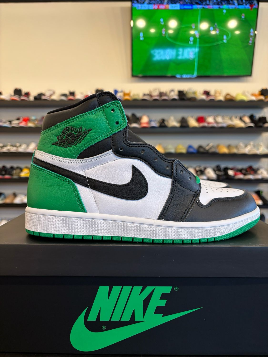 Jordan 1 Lucky Green Size 9 Brand New