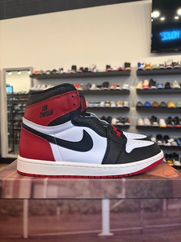 Jordan 1 Reimagined Black Toe Size 8.5 Brand New