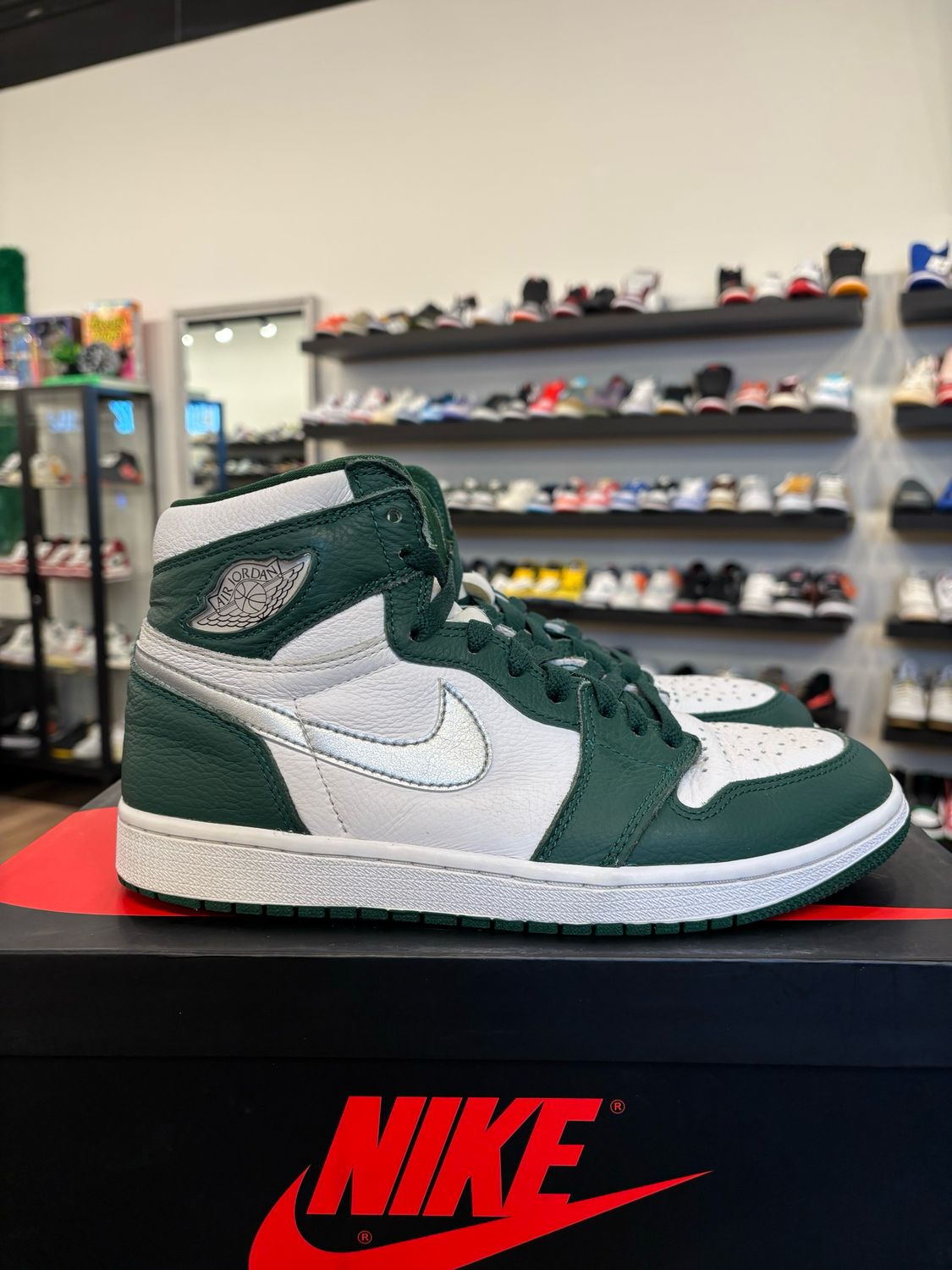 Jordan 1 Gorge Green Size 8.5 Pre-Owned