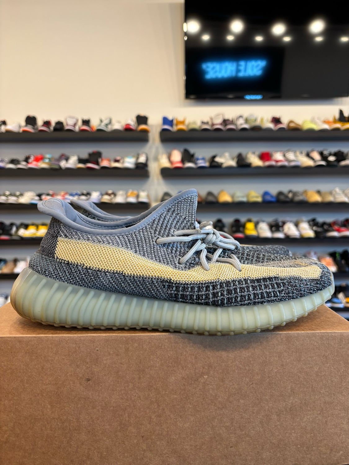 Yeezy 350 V2 Ash Blue Size 11 Pre-Owned (No Box)