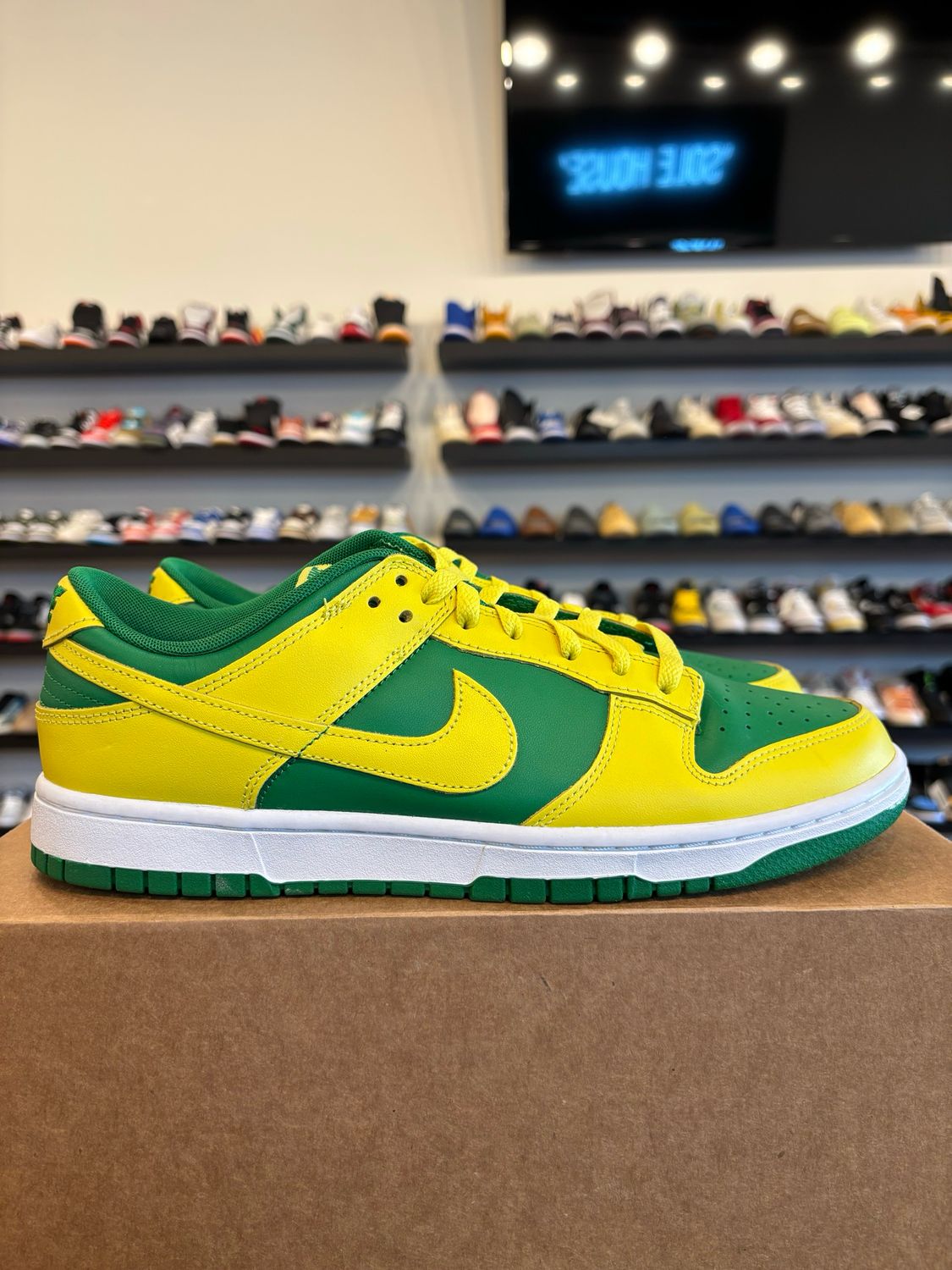 Nike Dunk Low Reverse Brazil Size 11 Pre-Owned (No Box)