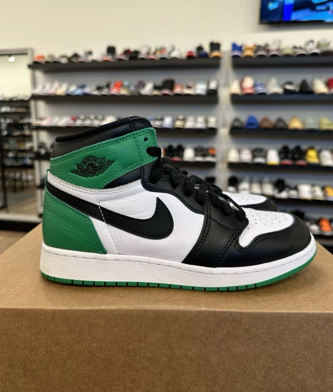 Jordan 1 Lucky Green Size 5.5Y (7W) Pre-Owned (No Box)