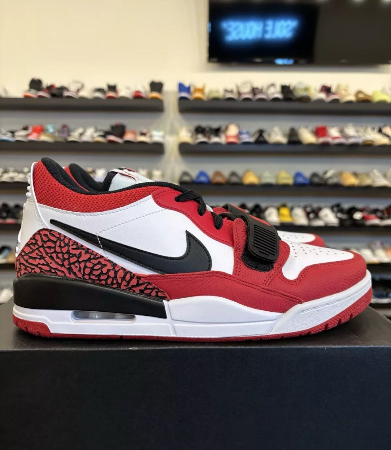 Jordan Legacy 312 Low Chicago Size 10 Pre-Owned
