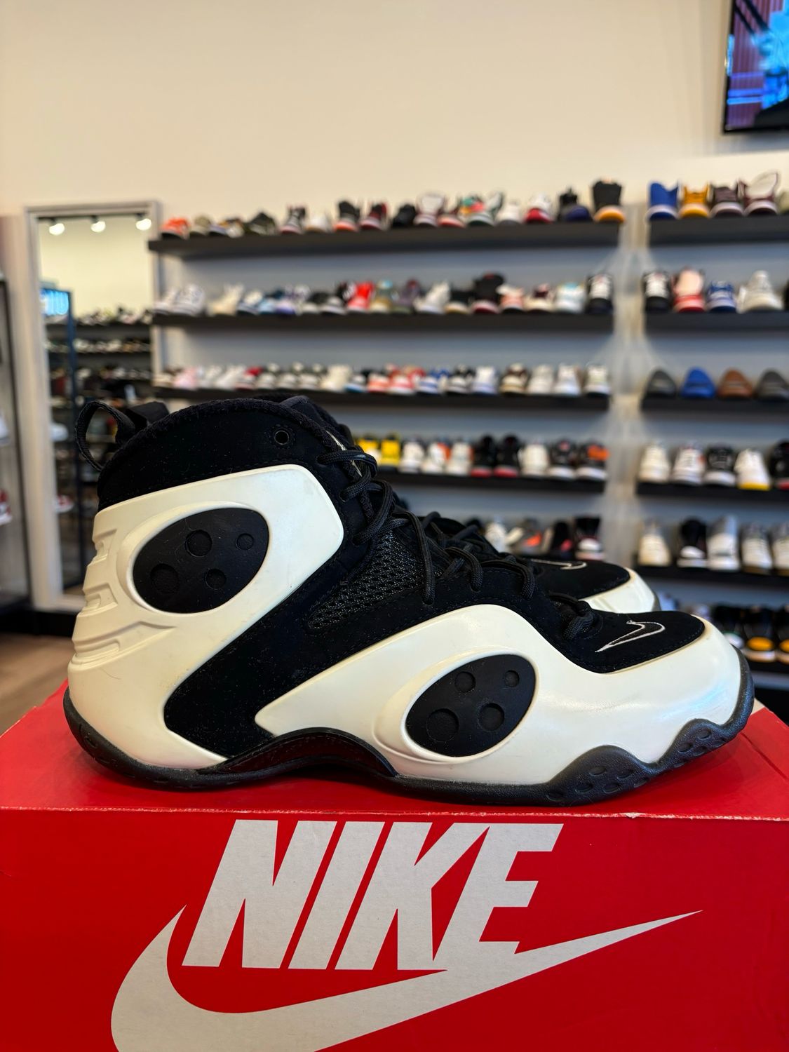 Nike Zoom Rookie Glow Size 10 Pre-Owned