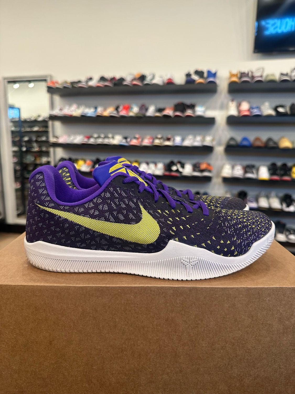 Nike Kobe Mamba Instinct Laker Size 8 Pre-Owned (No Box)