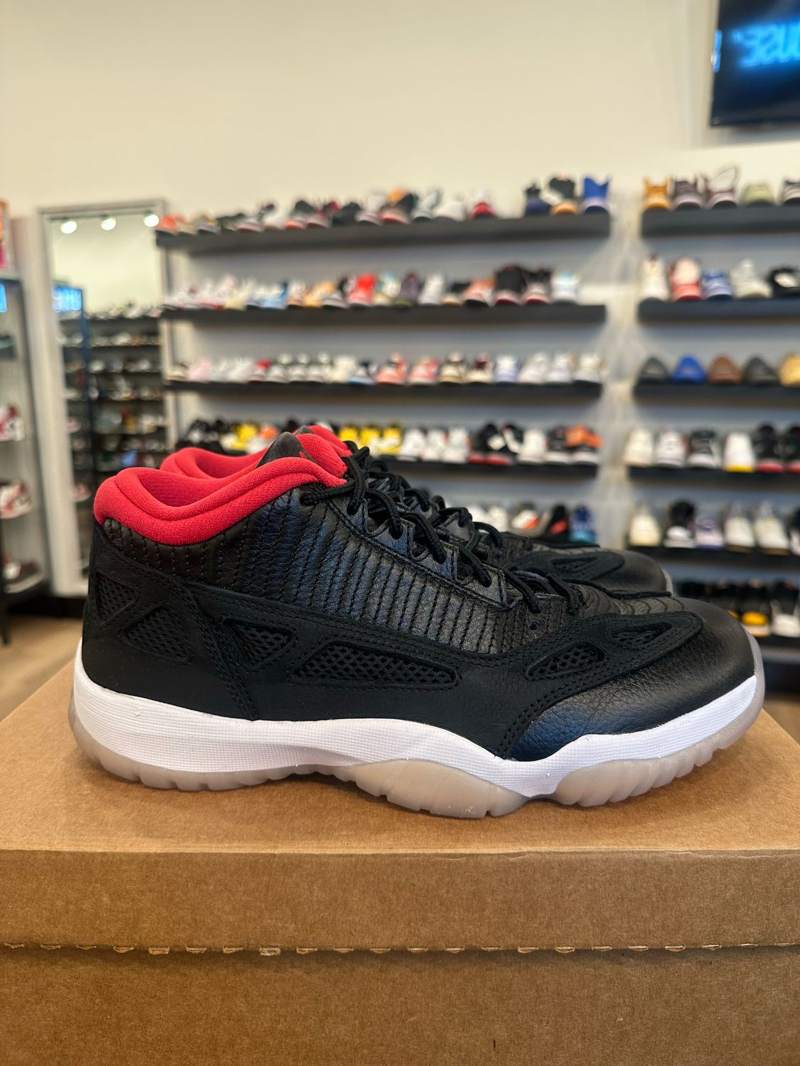 Jordan 11 Low IE Bred Size 8 Pre-Owned (No Box)
