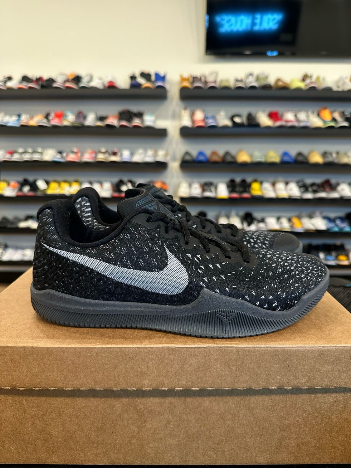 Nike Kobe Mamba Instinct Grey Black Size 8 Pre-Owned (No Box)