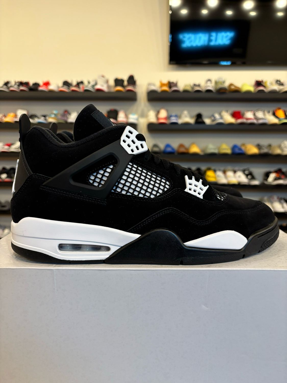 Jordan 4 White Thunder Size 12 Brand New