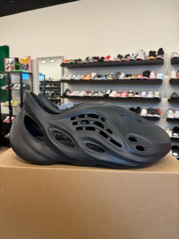 Yeezy Foam RNNR Onyx Size 13 Brand New