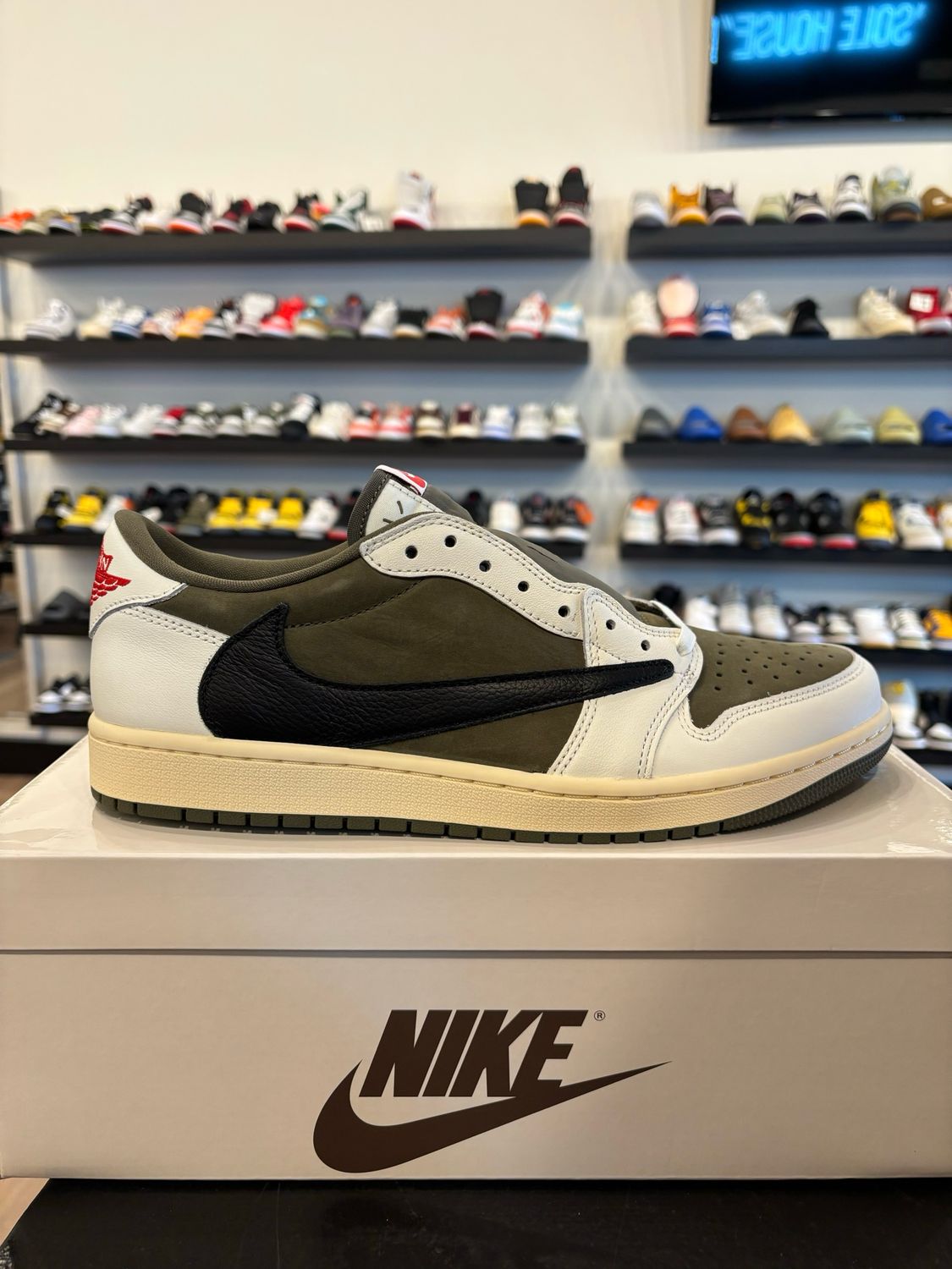 Jordan 1 Low Travis Scott Medium Olive Size 9 Brand New