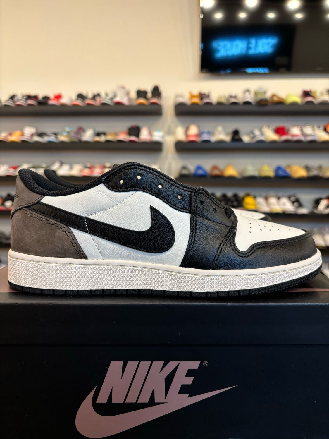 Jordan 1 Low Mocha Size 9.5 Brand New