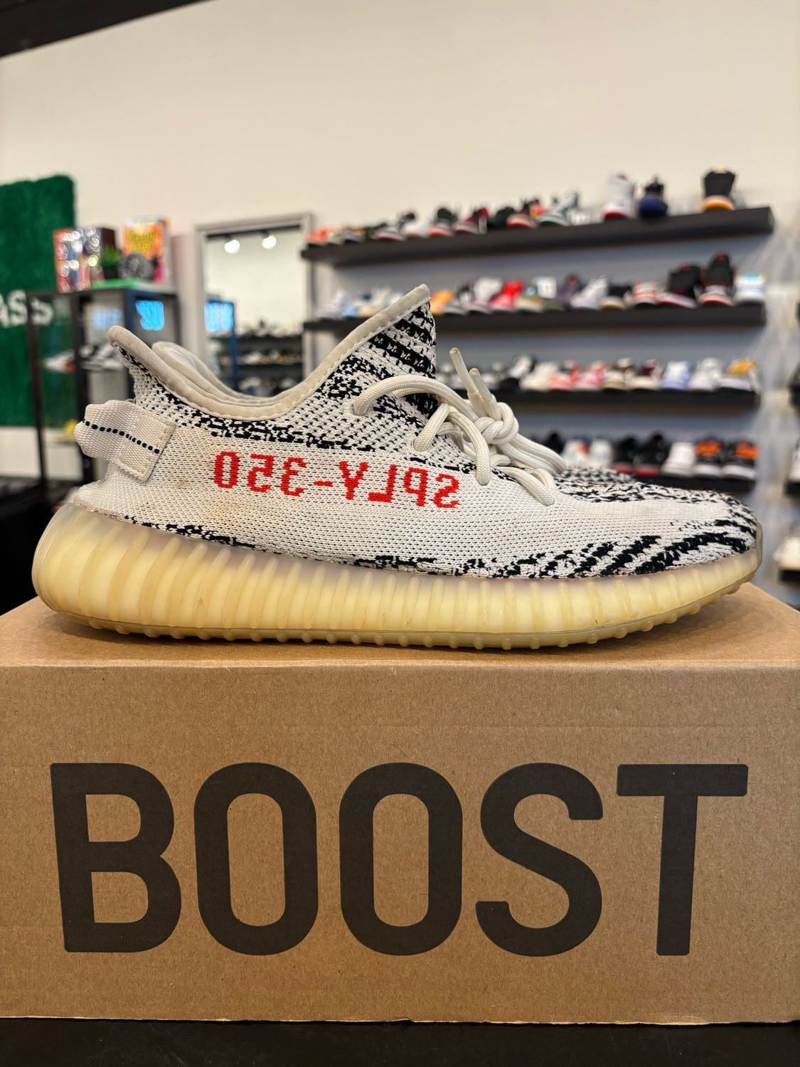 Yeezy 350 V2 Zebra Size 8 Pre-Owned