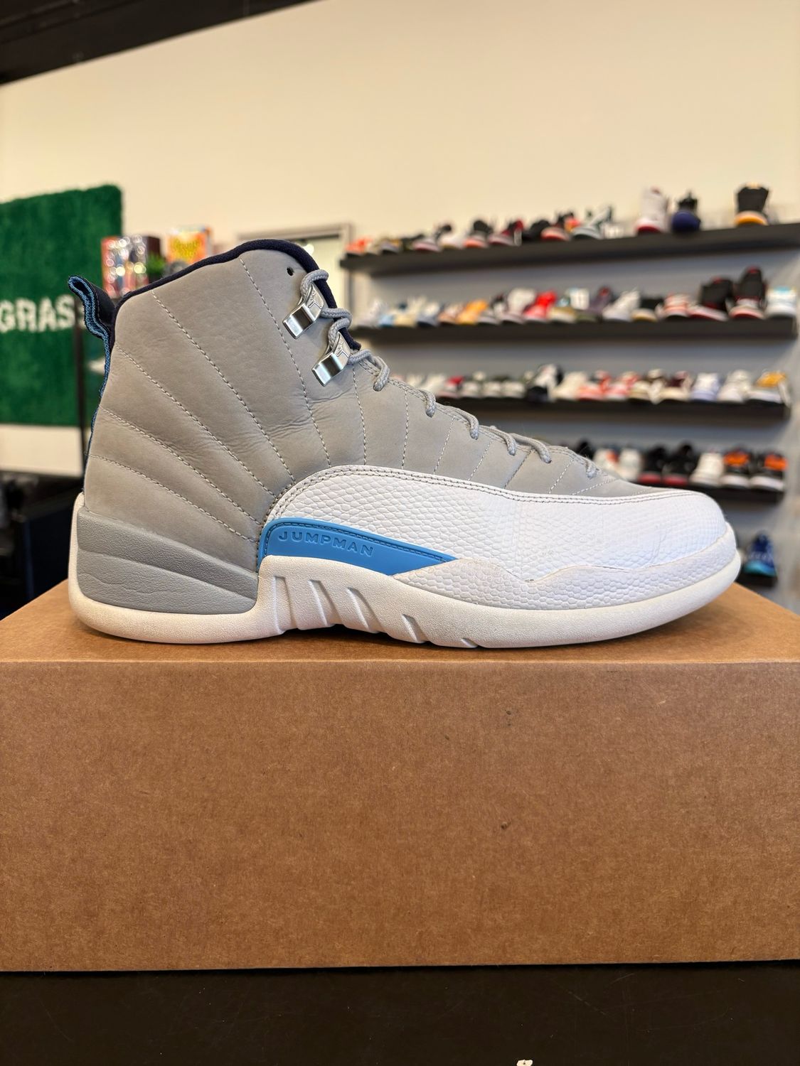 Jordan 12 University Blue Size 9 Pre-Owned (No Box)