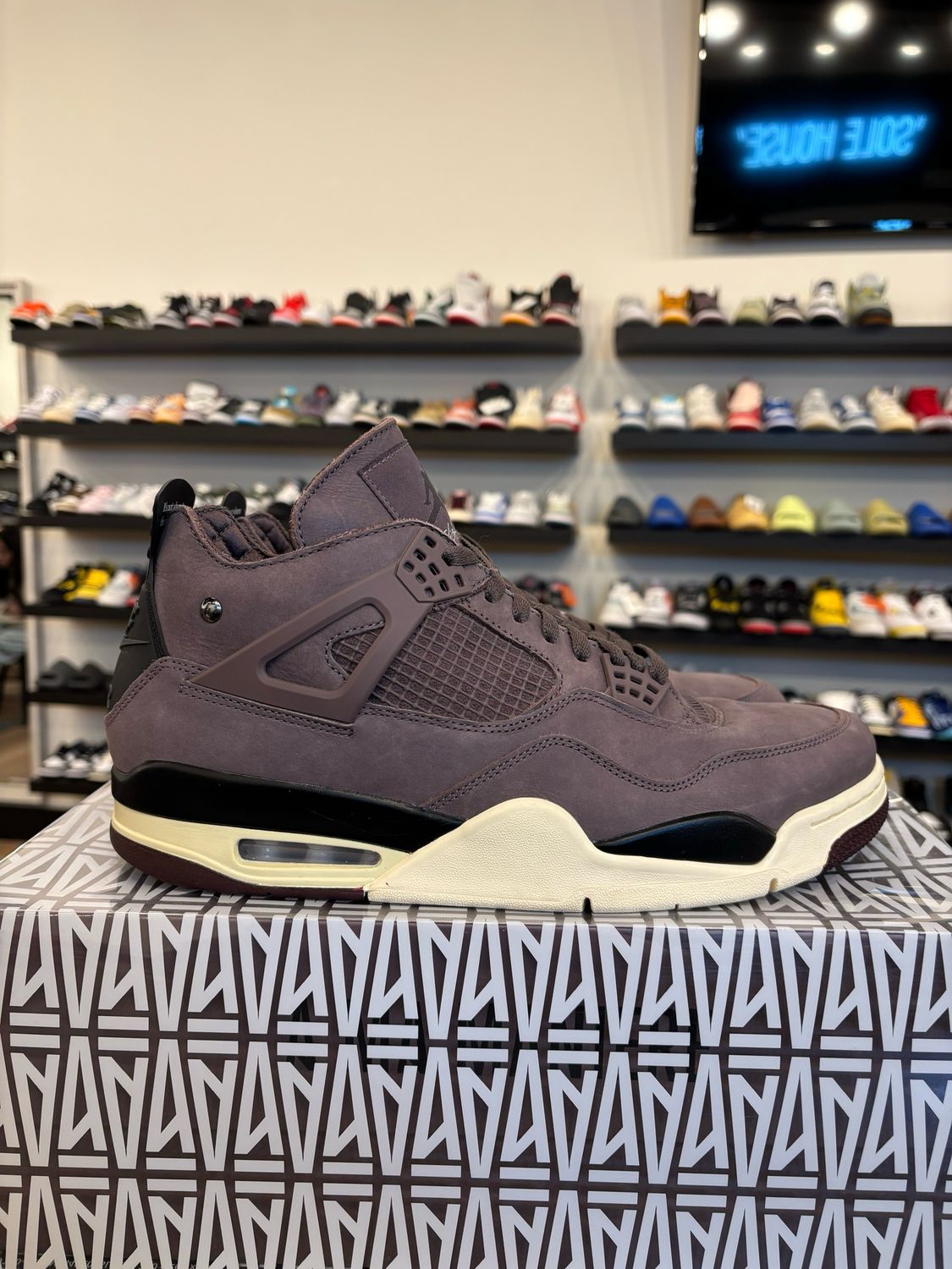 Jordan 4 A Ma Maniere Violet Ore Size 12 Pre-Owned