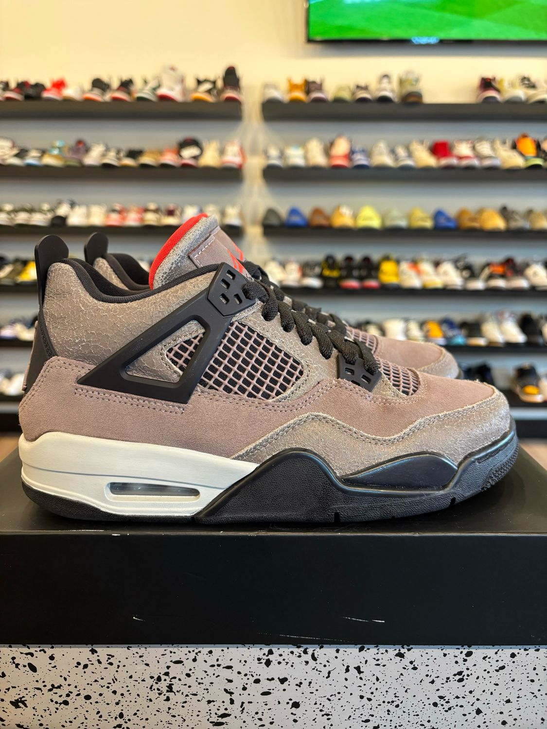 Jordan 4 Taupe Haze Size 7Y (8.5W) Pre-Owned
