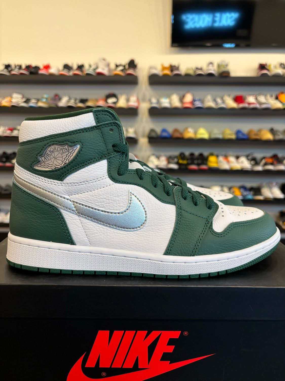 Jordan 1 Gorge Green Size 10.5 Pre-Owned