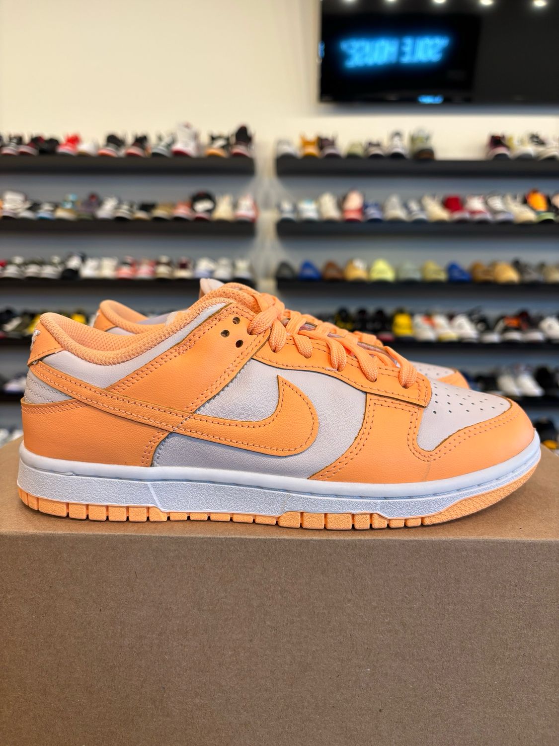 Nike Dunk Low Peach Size 5.5Y (7W) Pre-Owned (No Box)