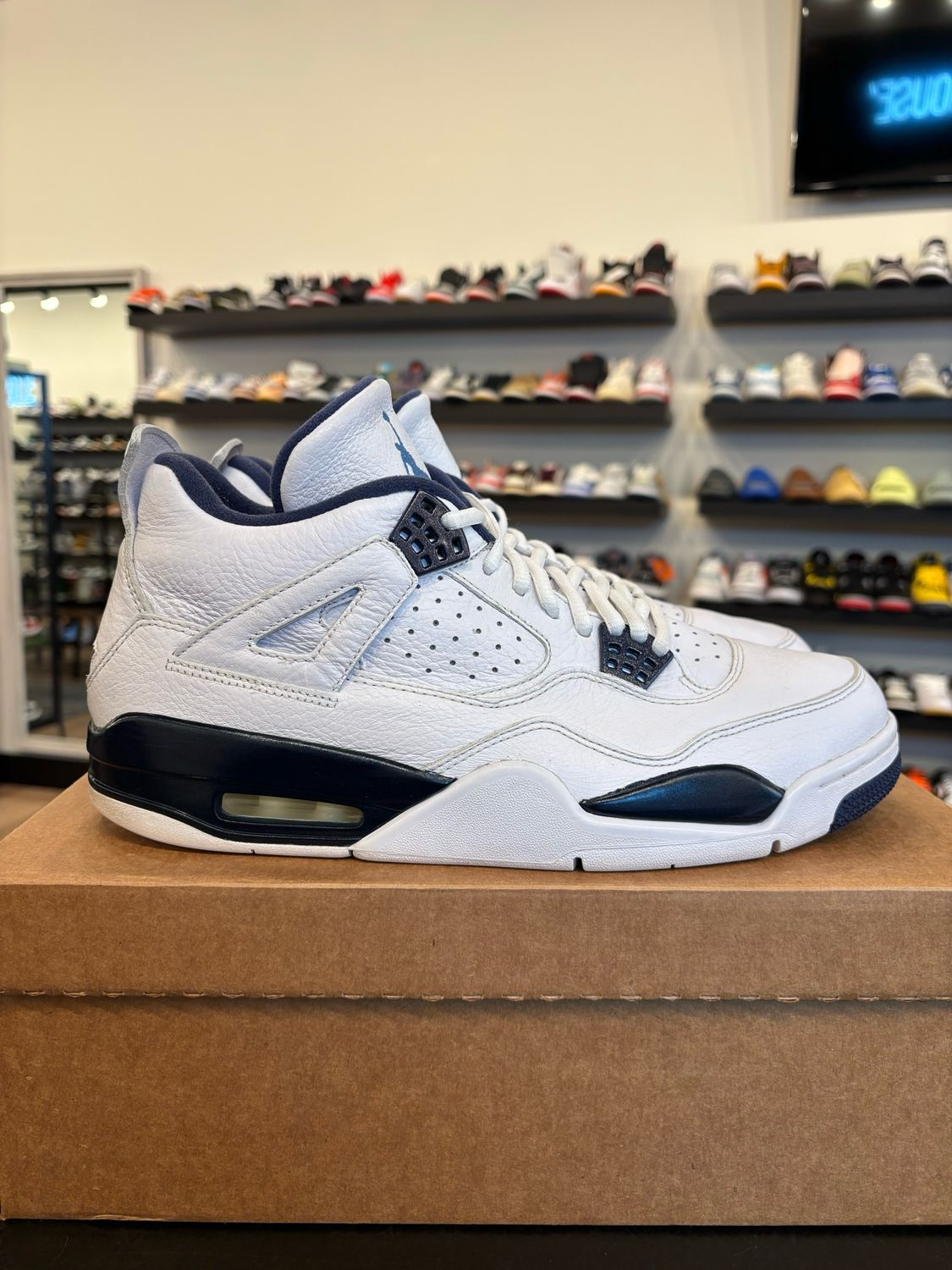 Jordan 4 Columbia Legend Blue Size 11 Pre-Owned (No Box)