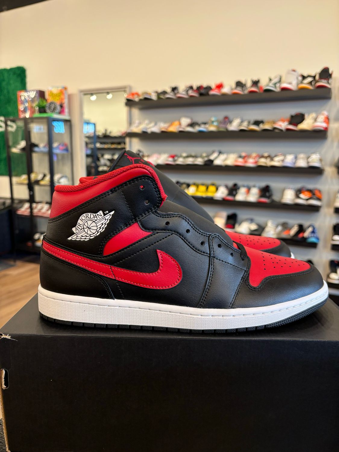 Jordan 1 Mid Bred Twist Size 11 Brand New