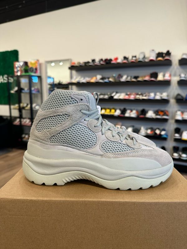 Yeezy Dessert Boot Salt Size 8 Pre-Owned