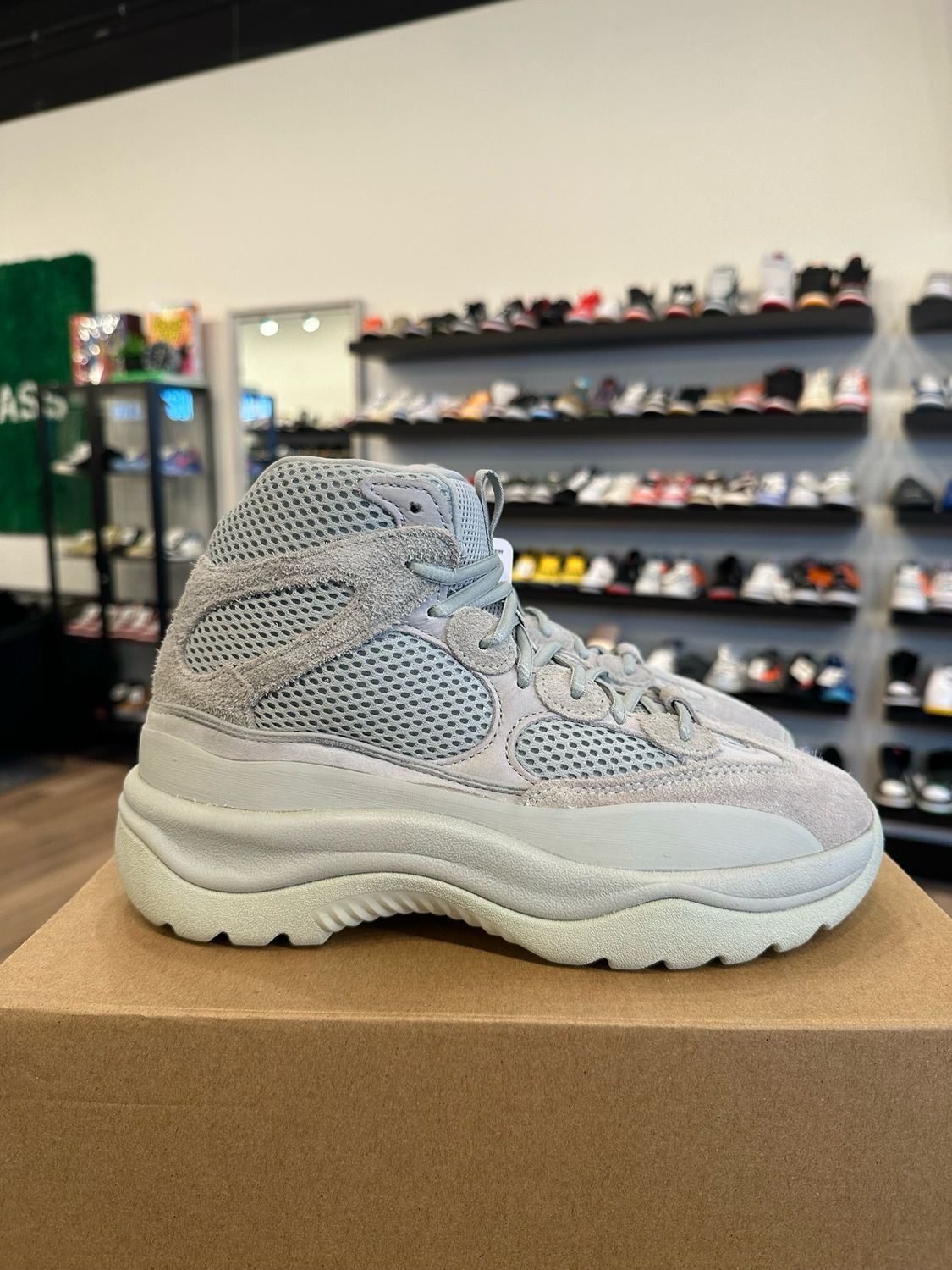 Yeezy Dessert Boot Salt Size 8 Pre-Owned