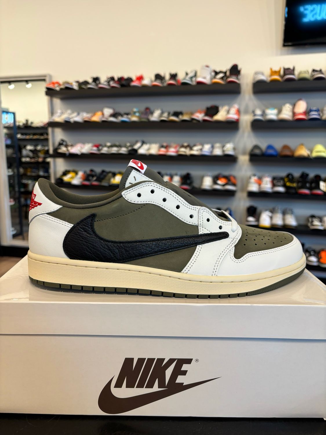 Jordan 1 Low Travis Scott Medium Olive Size 9.5 Brand New
