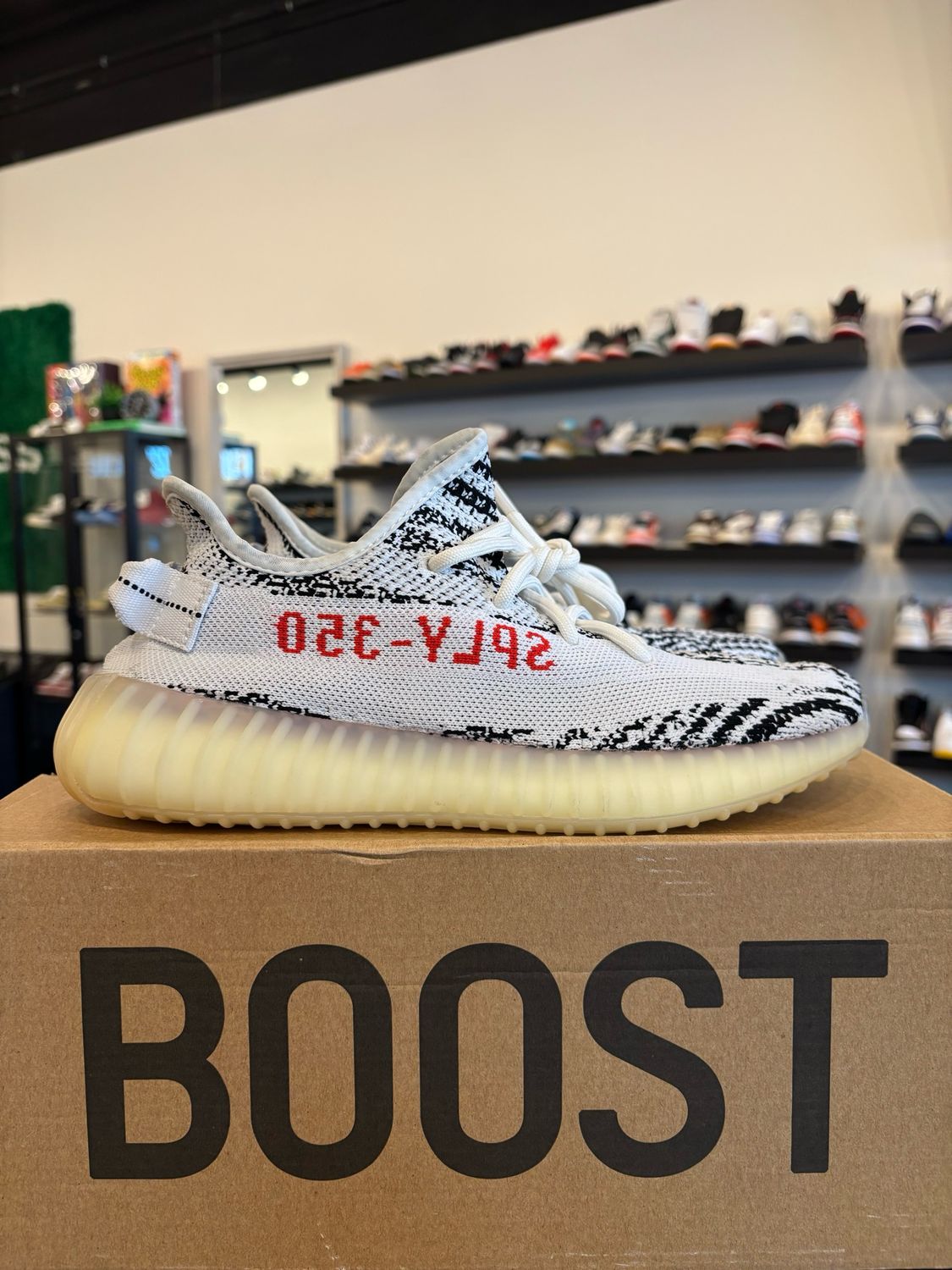 Yeezy 350 V2 Zebra Size 7 (8.5W) Pre-Owned