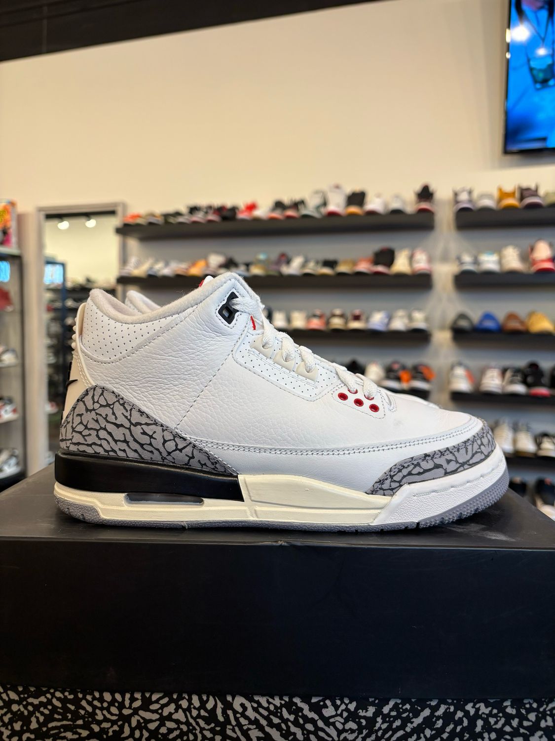 Jordan 3 Reimagined White Cement Size 6Y (7.5W) Pre-Owned