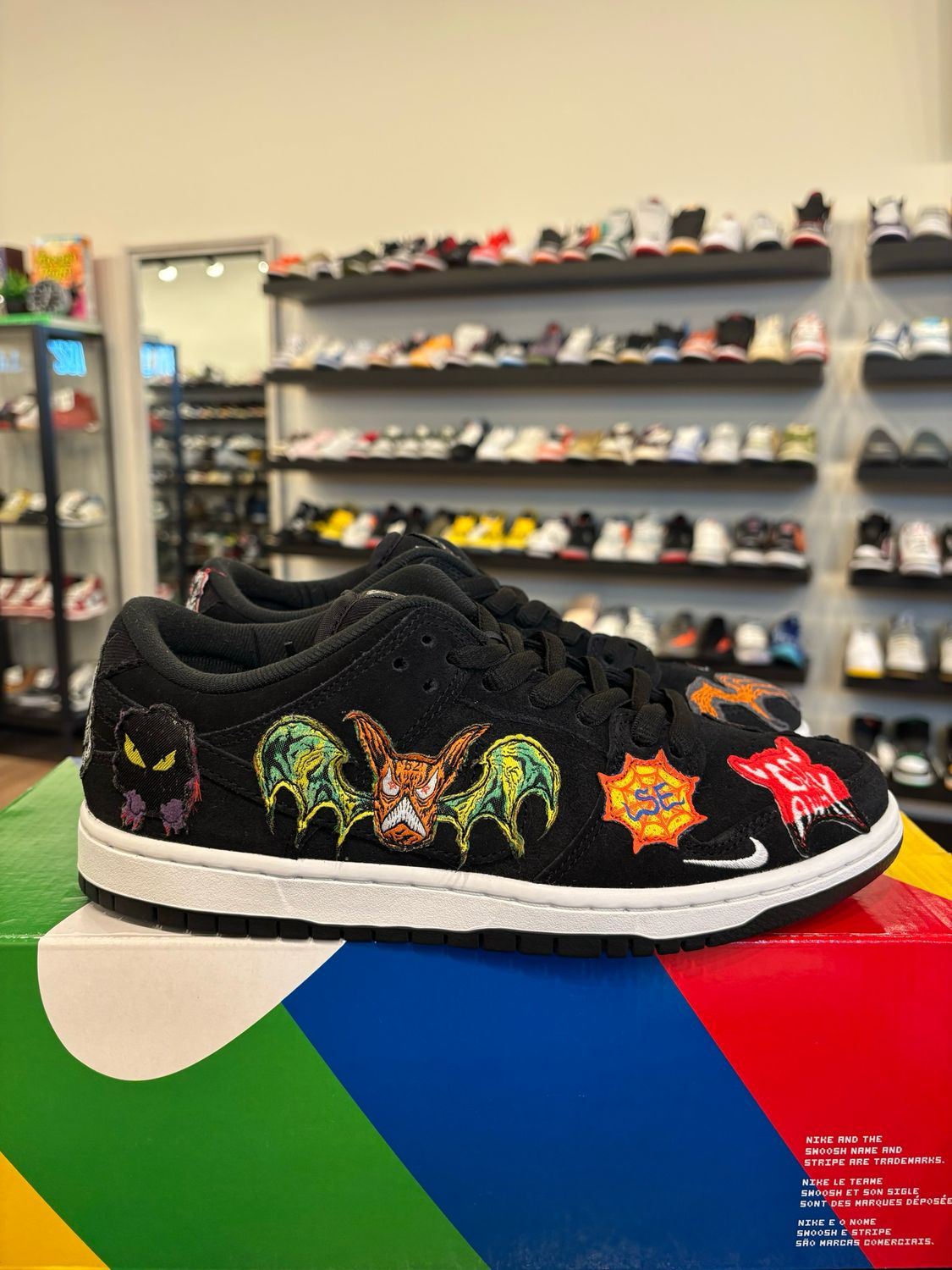 Nike SB Dunk Low Neckface Size 7 (8.5W) Pre-Owned